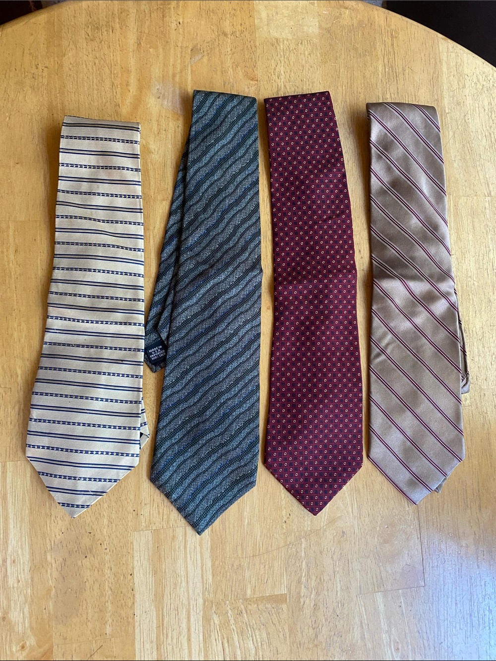 ! 4 Set of ties different brands in good condition #t1